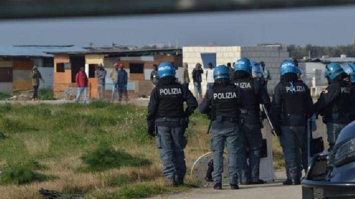 Borgo Mezzanone, nuovo blitz della polizia nell''ex Pista': arrestate due persone