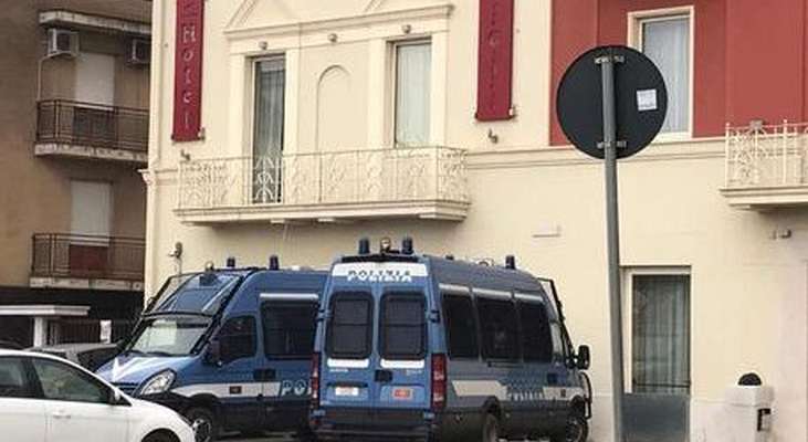 Polizia interviene su una rapina, recuperato il mezzo usato dai malviventi