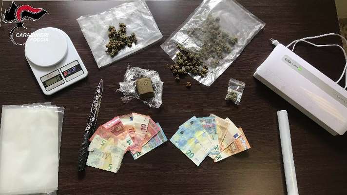 San Severo, sequestrate mille dosi tra hashish e marijuana: un arresto e una denuncia