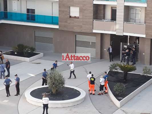 Foggia, è l'ora degli sgomberi per gli abusivi del palazzo di Meridiana. Avevano occupato 4 degli 8 appartamenti destinati al Comune per l'emergenza abitativa