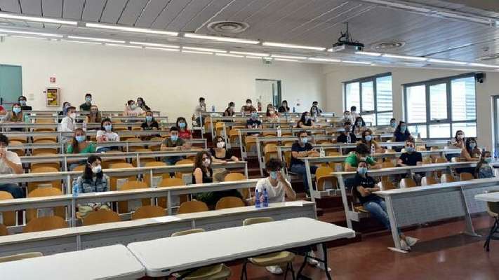 Universitari contro i test di ingresso per la facoltà  di medicina: "Il numero chiuso va abrogato"