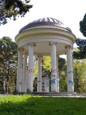 Le luci d'artista di Baratta per la nuova vita del tempietto di Luigi Oberty