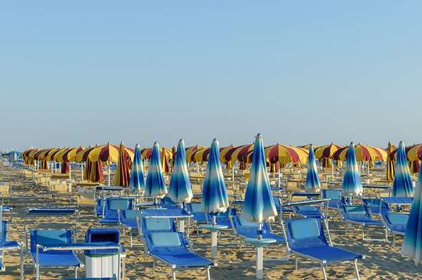 Casse vuote e crollo fatturati per 1 impresa su 2 (56%). E Federturismo avverte: "Stagione disastrosa, basta con narrazioni fasulle"