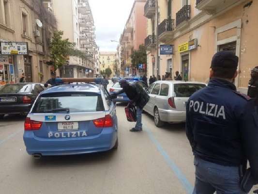 Polizia, controlli a tappeto nel quartiere "Ferrovia"