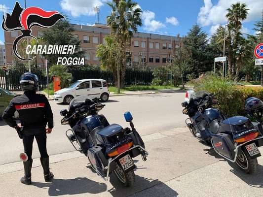 Cerignola, spacciava cocaina dalla finestrella del bagno. Arrestato 20enne del posto