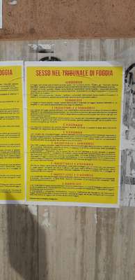 Sesso in tribunale, sul misterioso manifesto chiari riferimenti a relazioni ambigue all'interno di Palazzo di Giustizia