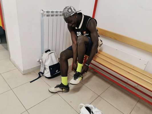 Investito e ucciso sulla SS16, era Anssou Kondjira. Casa Sankara in lutto