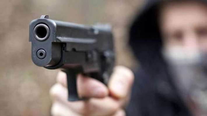 Cerignola, rapina in un distributore: benzinaio colpito con il calcio della pistola