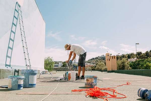 Vieste rinasce con l'arte e la cultura, il primo hub vaccinale in Italia diventa un progetto aristico