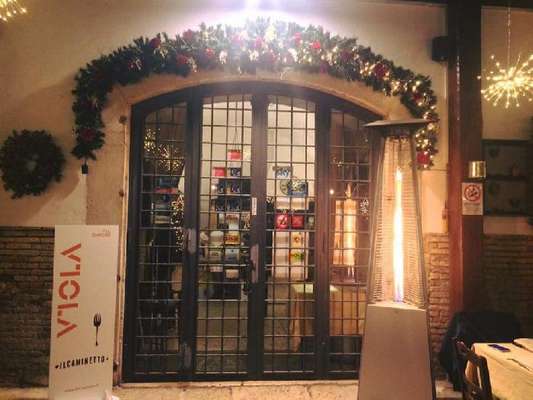 Rapina alla pizzeria Il Caminetto, un commando di 5 persone fugge via con sei mila euro