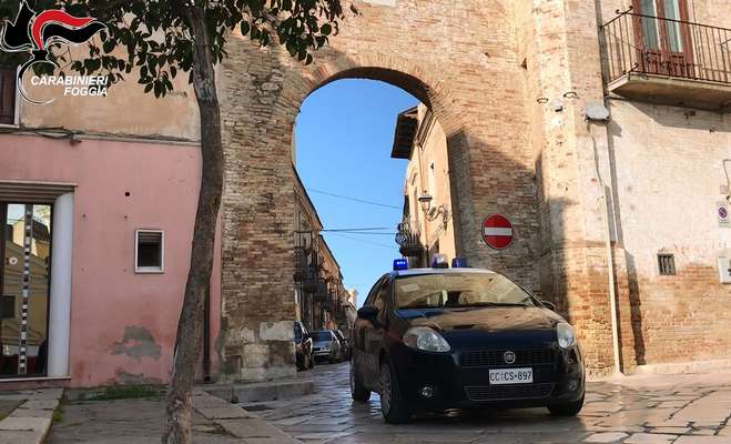 Due arresti per estorsione tra Torremaggiore e Apricena. Evaso dai domiciliari pretende cibo e bevande in un bar senza pagare
