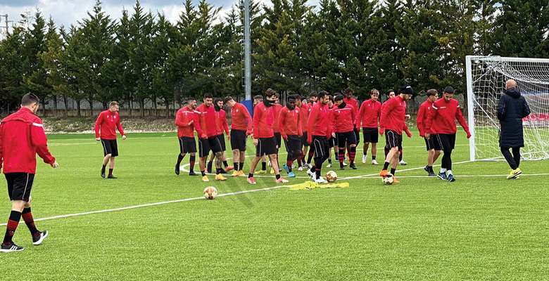 Il Covid-19 allenta la presa, in gruppo rientrano in cinque. Il peggio è alle spalle