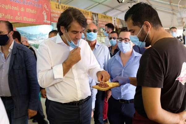 Raffaele Fitto: "Assurdo perdere risorse per l'agricoltura"