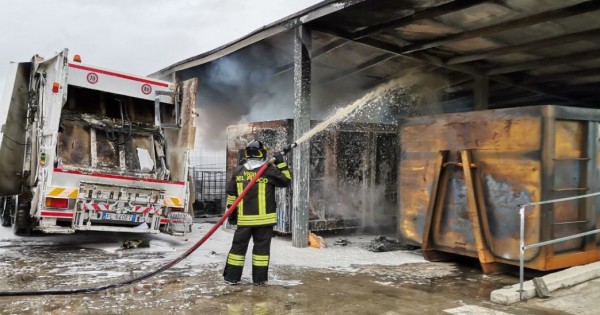 Ennesimo attentato a Monte Sant'Angelo presso il Centro di raccolta rifiuti, d'Arienzo: 'Delinquenti, non ci fate paura e non otterrete niente'
