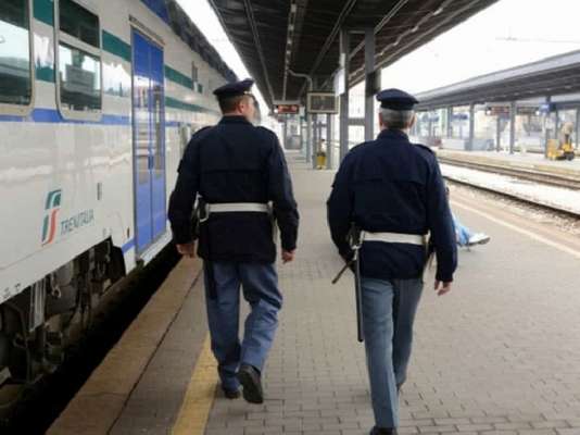 Foggia, uomo bloccato su un treno alla stazione: non poteva rientrare in Italia prima del 2022