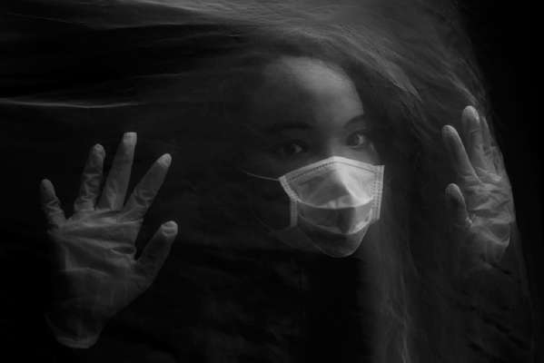 Il virus nella fotografia, il FotoCineClub racconta l'anno del Covid in una mostra
