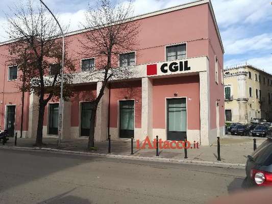 Resta in carcere l'aggressore della donna picchiata per aver chiesto all'uomo di indossare la mascherina