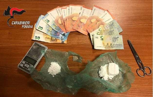 Cerignola, sorpreso ai domiciliari con cocaina da spacciare