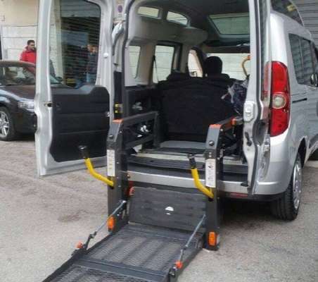 Incendiato il mezzo per disabili dell'associazione San Michele Arcangelo. "Ultimo di tanti atti che si sono susseguiti in città "
