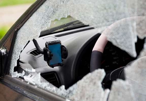 Foggia, ruba oggetti dalle auto in sosta: 36enne ai domiciliari
