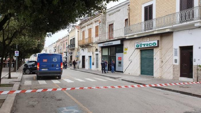 Tentata rapina a Orta Nova: malviventi in attesa davanti alla banca. La donna ferita sta bene