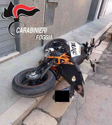 Sfida i militari in sella ad una moto enduro ma finisce contro un palo, arrestato pregiudicato sanseverese