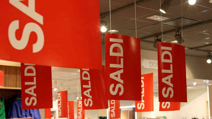 Puglia, posticipata la data di inizio saldi di fine stagione: si parte sabato 24 luglio