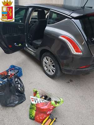 Ricettazione di auto, fermato un uomo