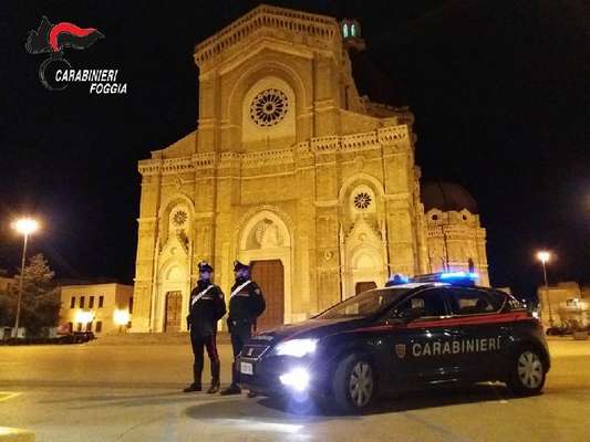 Cerignola, minaccia di morte l'anziana madre per estorcerle 50 euro. Arrestato 42 enne