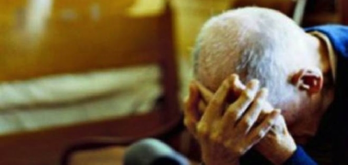 Dammi i soldi o ti ammazzo, 82enne minacciato dalla donna di servizio