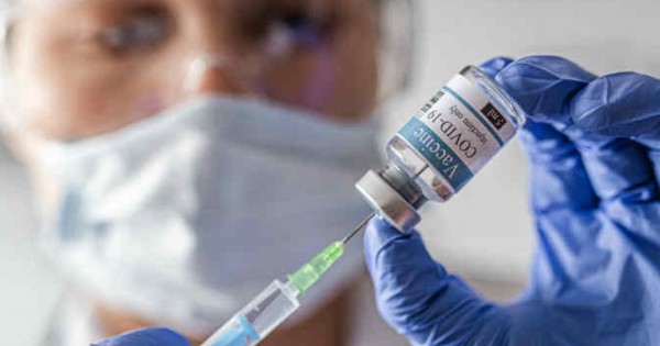Vaccino anti-Covid, meno dosi da Pfizer e meno somministrazioni in Puglia