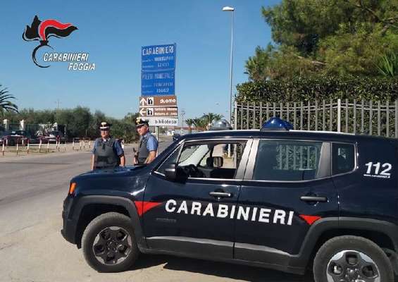 Trinitapoli, bloccate per un furto aggrediscono i carabinieri
