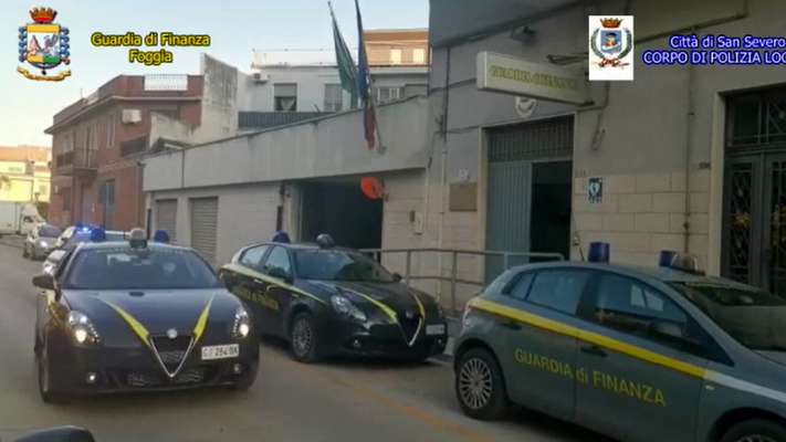 San Severo, Finanza e Polizia locale sgominano traffico illegale di ricambi d'auto rubate. Il 30enne arrestato percepiva anche il reddito di cittadinanza