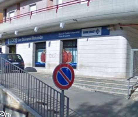 Carpino, rapina a mano armata alla Banca di Credito Cooperativo: bottino da 100mila euro