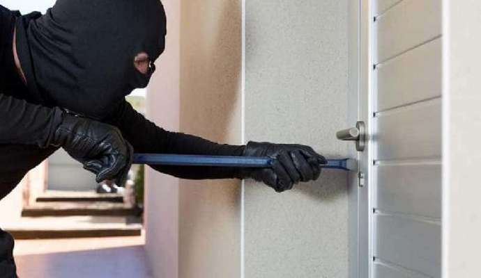 Rubava in casa della sorella, minacciando lei e il marito (oltre che i genitori), un arresto a Lucera