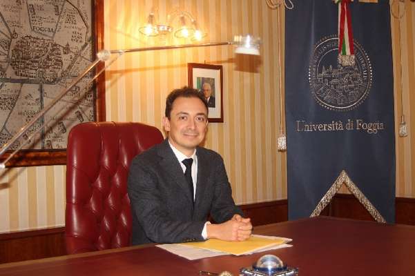 Anno accademico, il rettore Pierpaolo Limone introduce l'inaugurazione a tema sociale