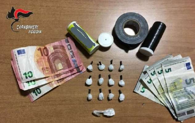 Cerignola, nasconde flaconcino con la droga negli slip: scoperto dai carabinieri e arrestato