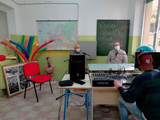 Radio Giann-One, a Ischitella nasce la prima web radio scolastica