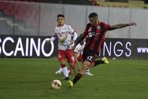 Scorie da derby. Salvi stuzzicaDi Cesare dopo il flop play-off