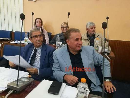 Gestione tributi, Longo: "Il trio Landella - Di Cesare - Bove si decida a rispondere in Aula, con carte alla mano"