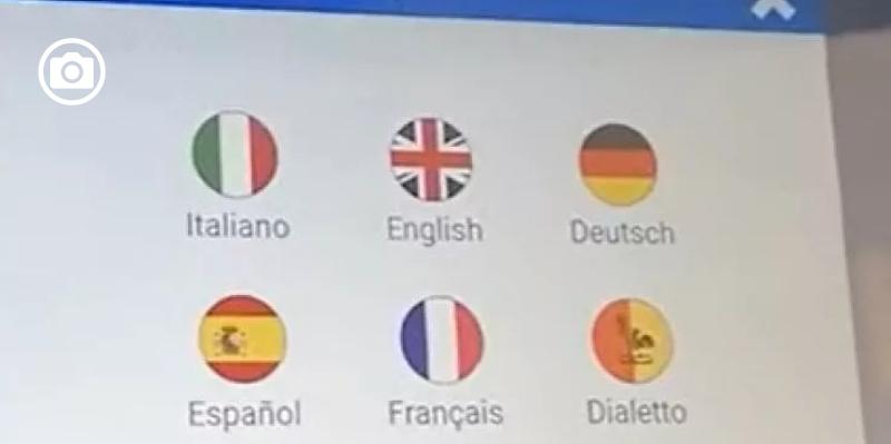 "Meh, pigghj nu poc a cart", il distributore per il self 'parla' in dialetto: l'iniziativa di Eni