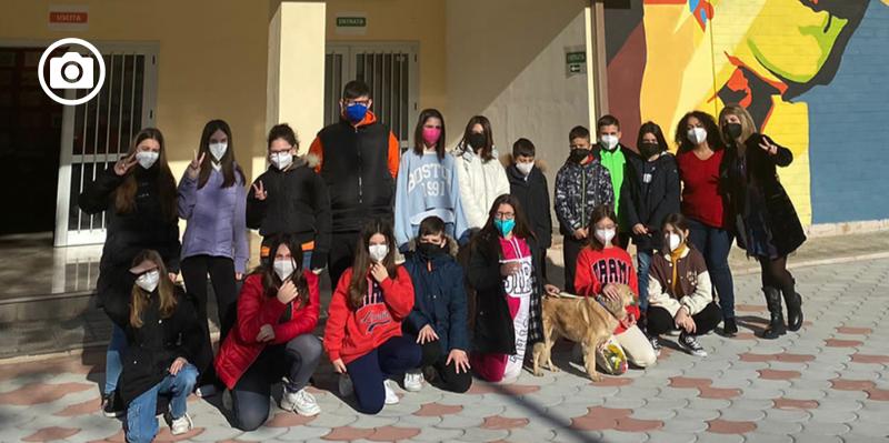 Vieste, alla scuola media Spalatro si impara la lingua inglese con un cane in classe